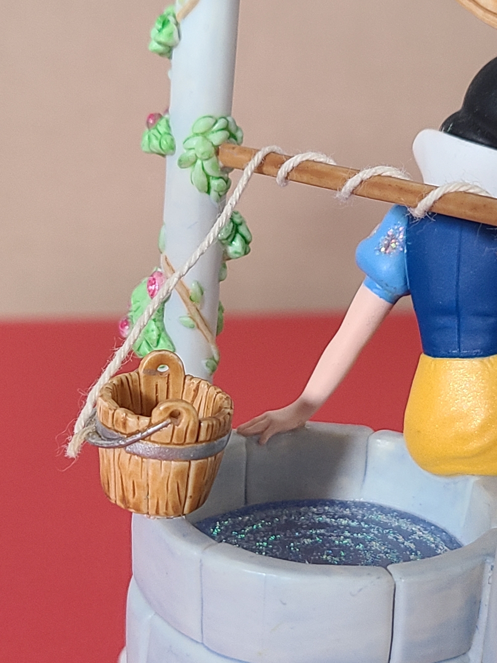 Disney Hallmark Snow White Wishing Well Ornament 2007 Flawed - Picture 6 of 13